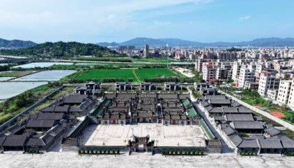 潮汕天价违建曾被政府贴封条，建设方拆门进入施工
