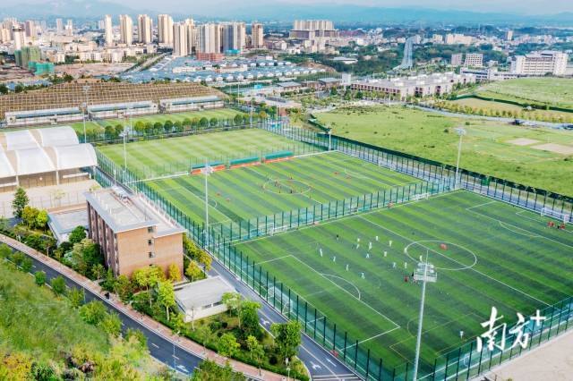 2025赛季中超联赛大幕再启，看球踢球为什么要来中国五华？