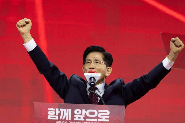 韩国大选：金文洙完成候选人登记，前总理韩德洙已退选
