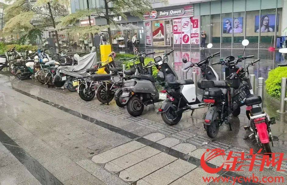 广州已在地铁口查扣拖移2.36万辆电动自行车