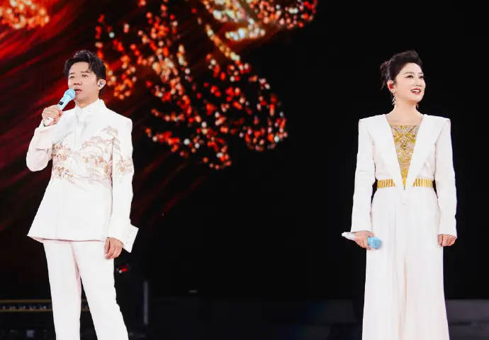 凤凰传奇天津演唱会全部取消！因曾毅身体感到不适