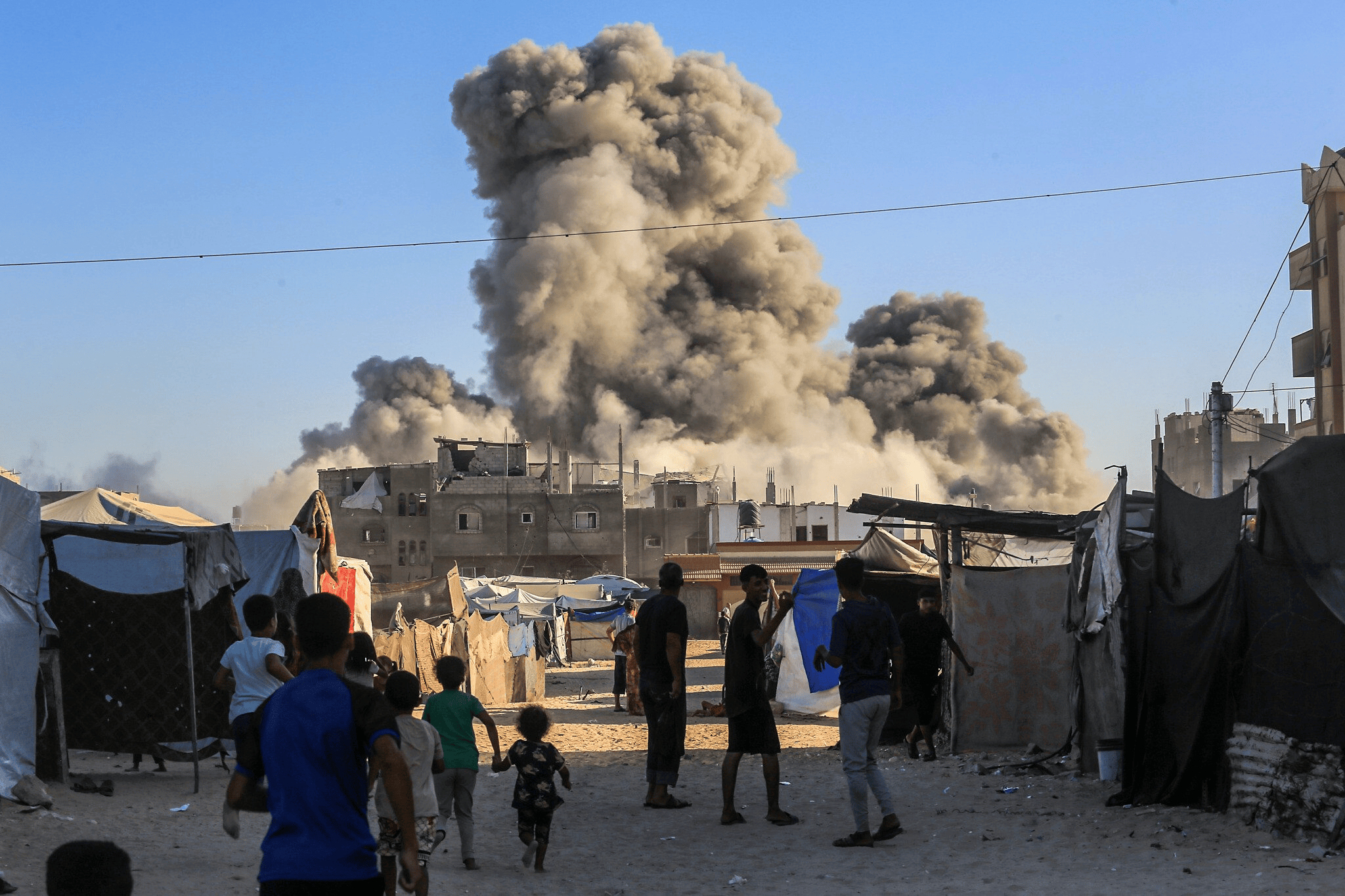 不按套路出牌,敢死队从废墟钻出抢走大批武器,以军暴露一大隐患