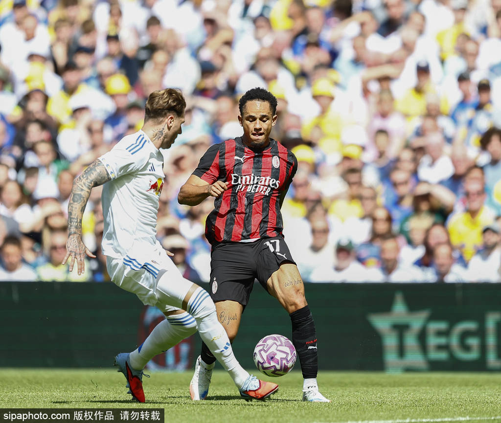 利兹联与奥卡福达成一致,米兰仍在权衡出售决定:转会市场的博弈与未来展望