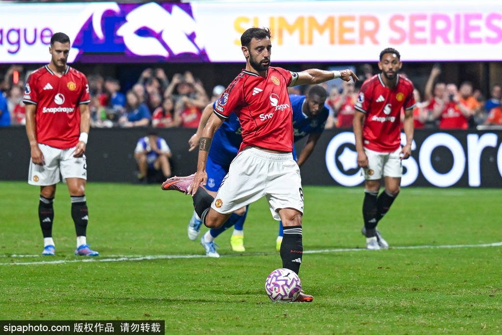 曼联1-1富勒姆无缘三分，罪魁祸首究竟是B费、阿莫林还是巴因迪尔？