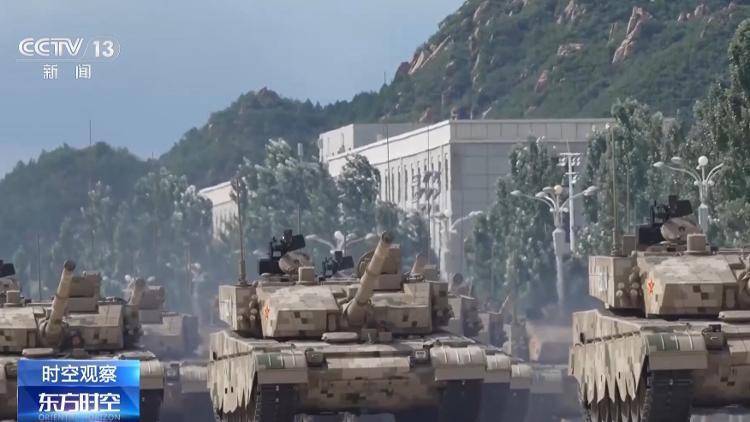“大国重器”集中亮相阅兵场，解密尖端武器装备