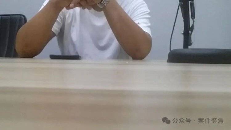 二手房中介雇人看房压价,狂砍60万搞崩房东心态,中介老板月入超50万