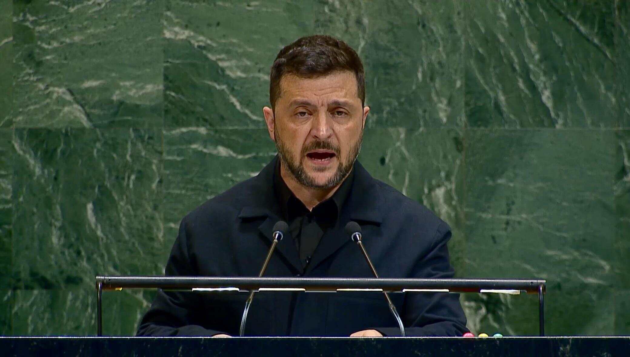 早安!世界丨泽连斯基：乌克兰决定开放武器出口；美国正式公告：征收欧盟汽车15%关税