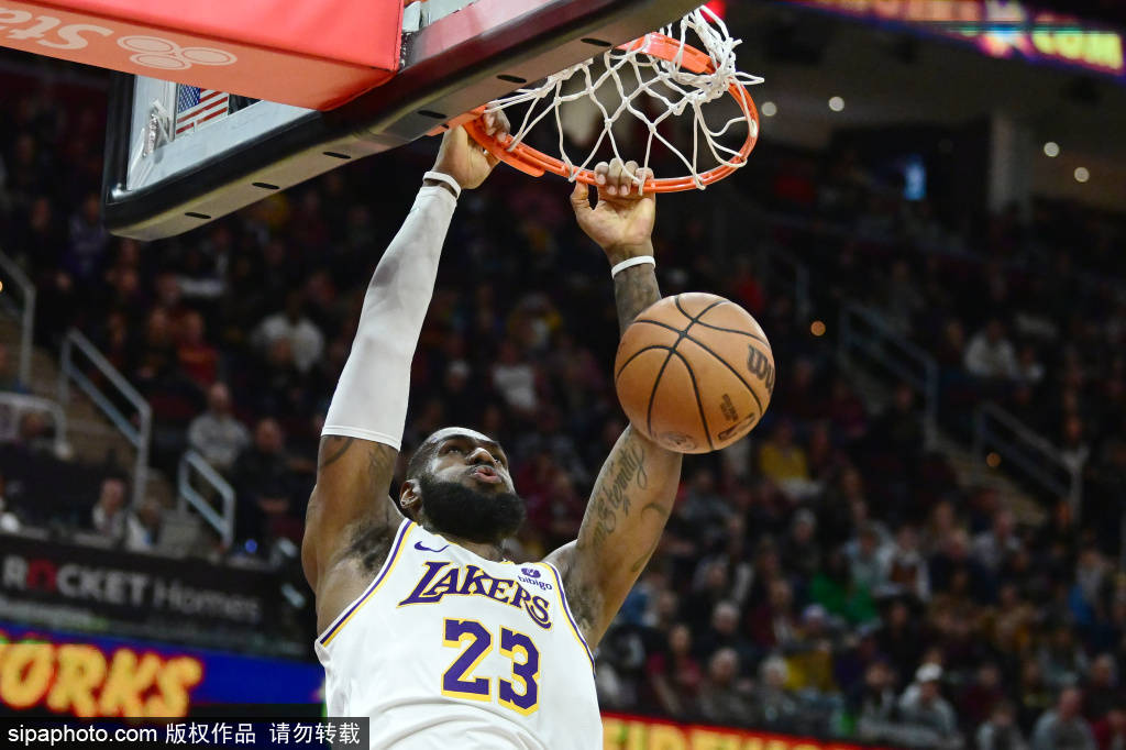 詹姆斯退役传闻引发湖人混乱，未来何去何从？