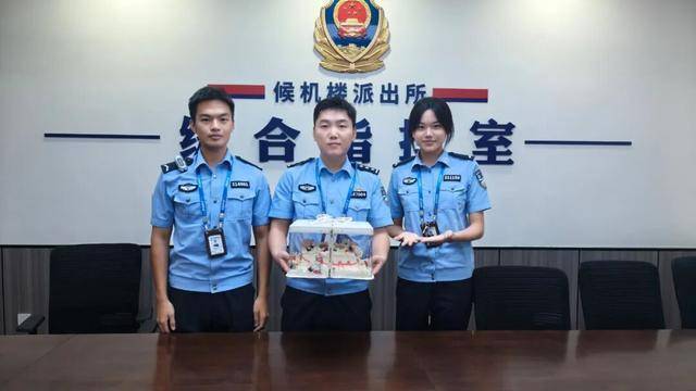 6年来“准时”出现在警车引擎盖上的蛋糕，谁送的？