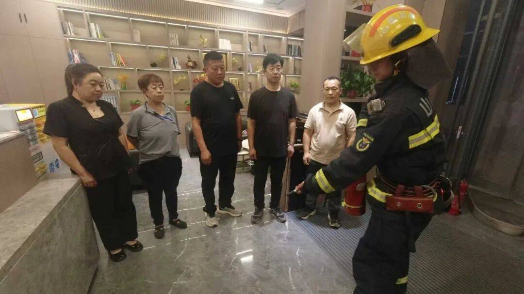 国庆假期 步履不停|消防力量深入景区古建、酒店民宿、加油站等场所全面筑牢安全防线