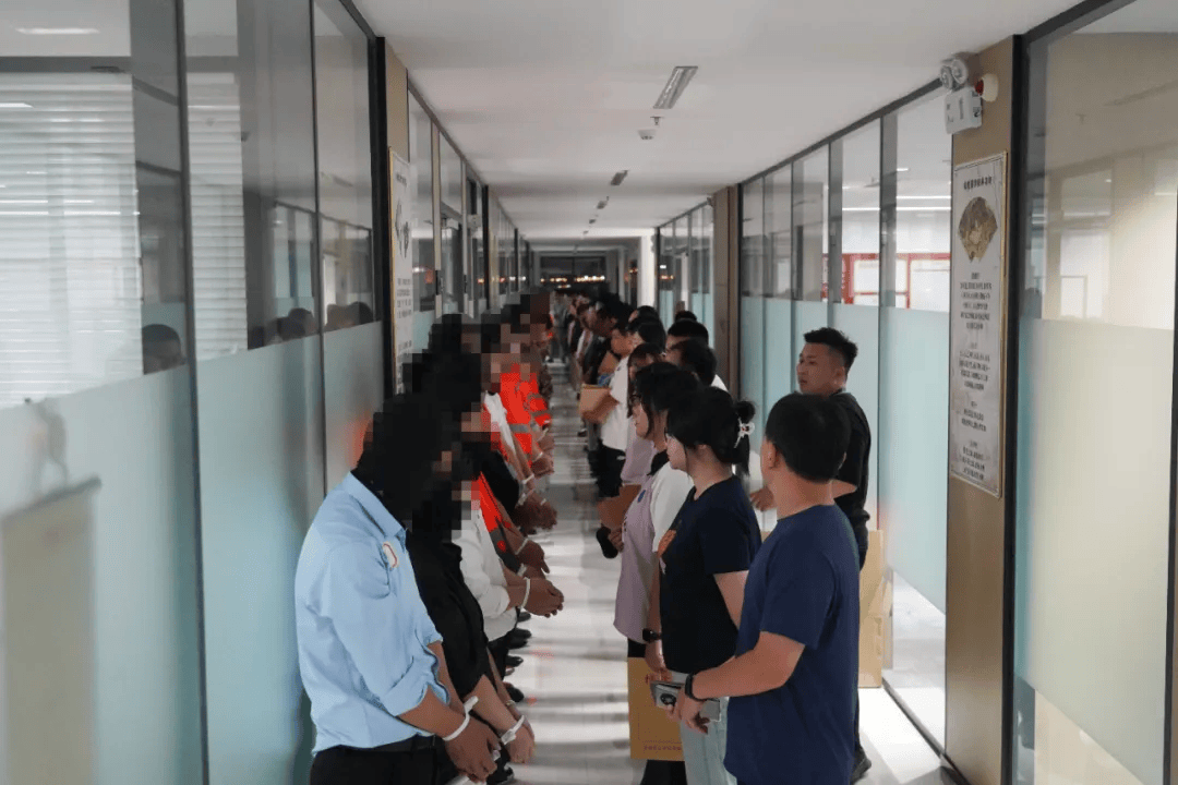 “大师”,你算到自己今天被抓了吗?