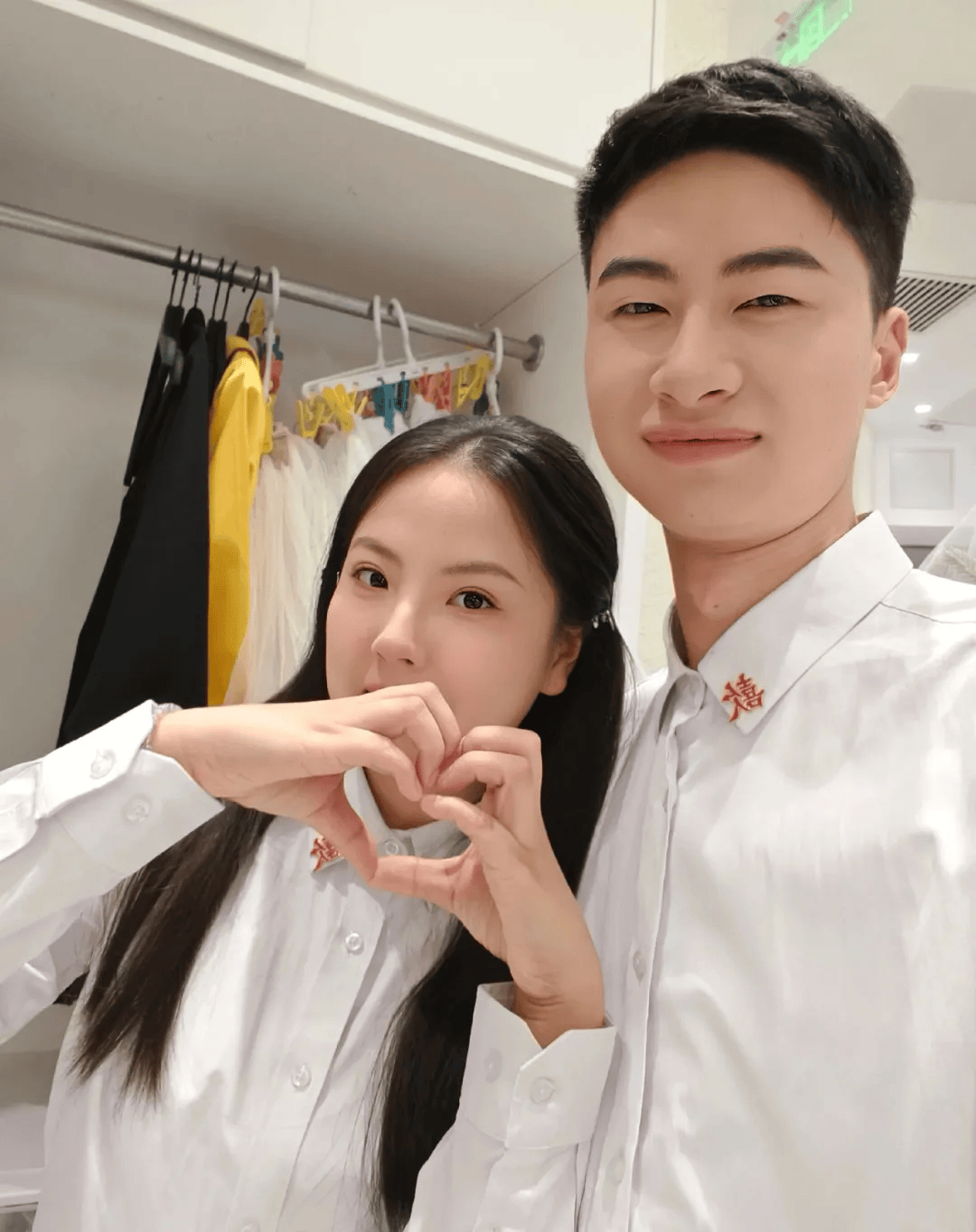 “领证照”曝光，全网沸腾！本人最新回应