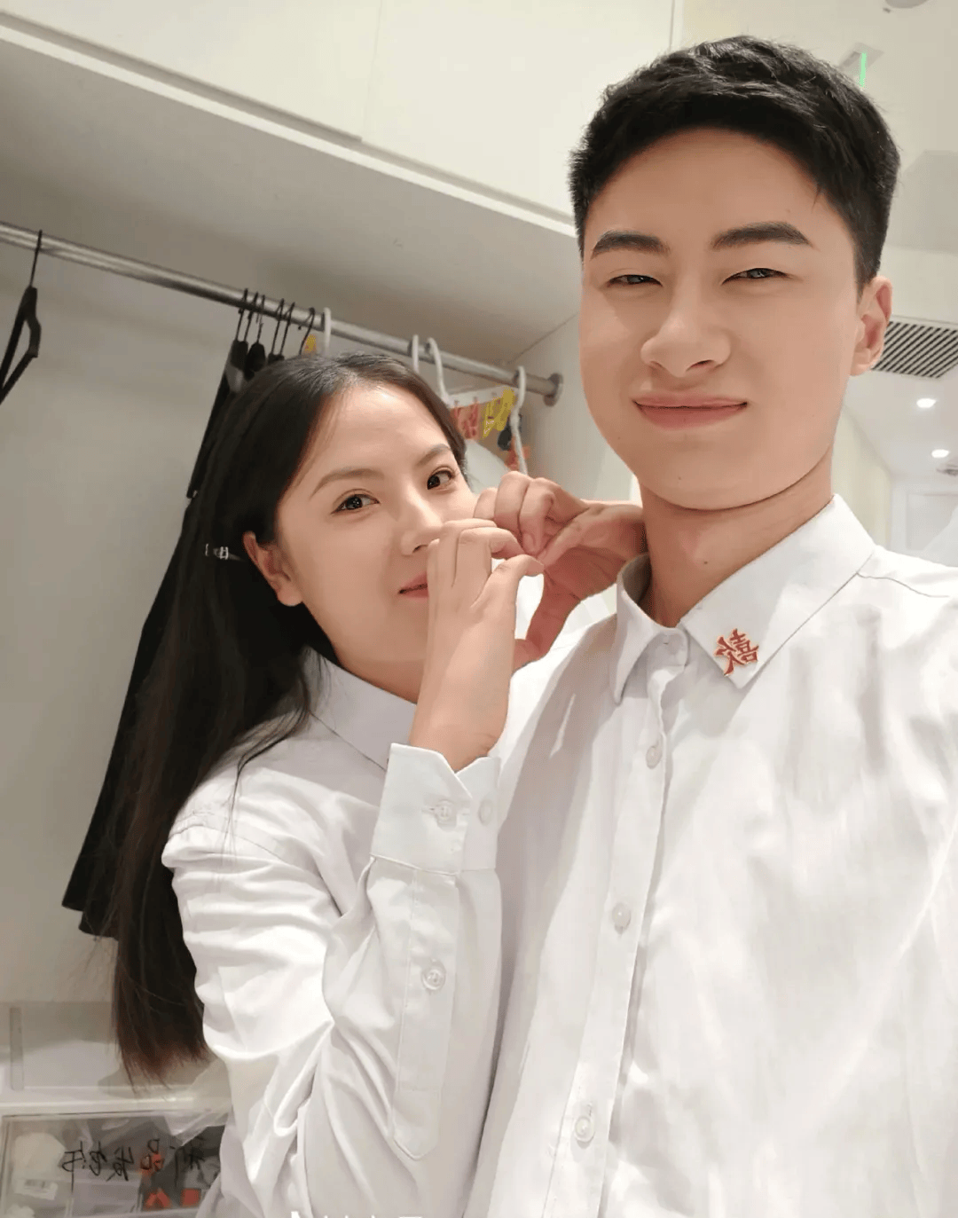 “领证照”曝光,全网沸腾!本人最新回应