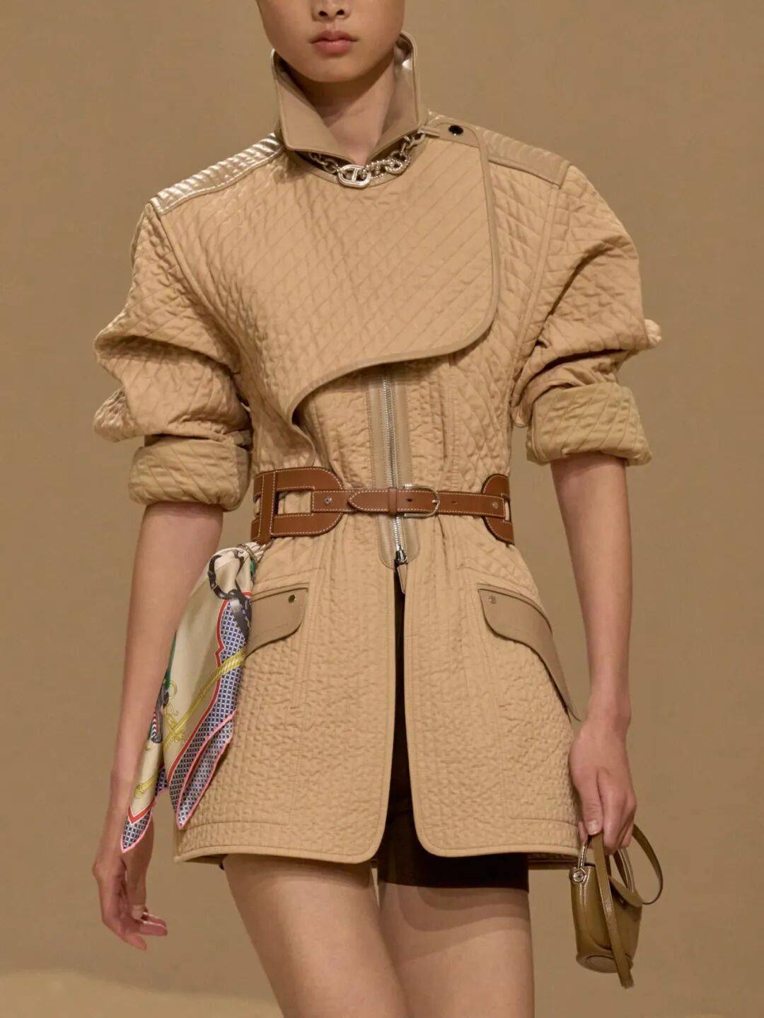 Hermès的女骑士,在沙滩上自由驰骋