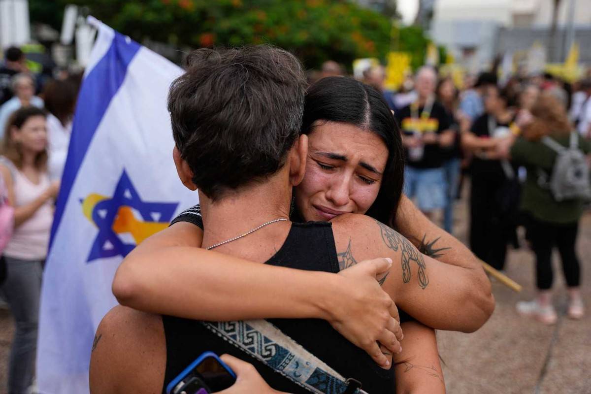 哈马斯交出保命底牌后,特朗普立马就翻脸:要求哈马斯解除武装,否则剿灭