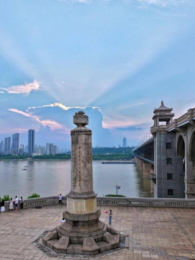 今天是她68岁生日，武汉人：不准退休！