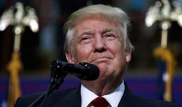 攻守移位了！眼见特朗普出尽“烂牌”，背后大佬坐不住了，下定决心亲自出马向中方交底