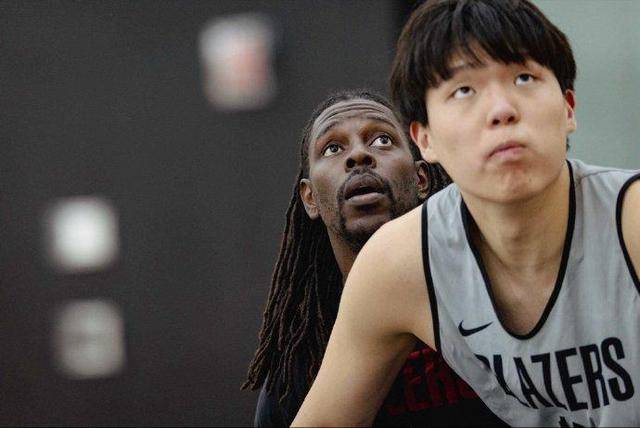 一起来为小杨加油!杨瀚森将代表开拓者出战NBA常规赛,首战面对森林狼对方内线长人林立