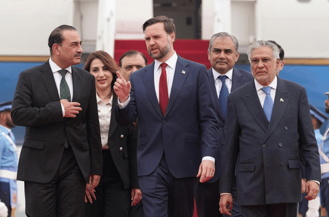 伊外长阿拉格齐透露：美方多次请求谈判，伊朗：正在认真考虑